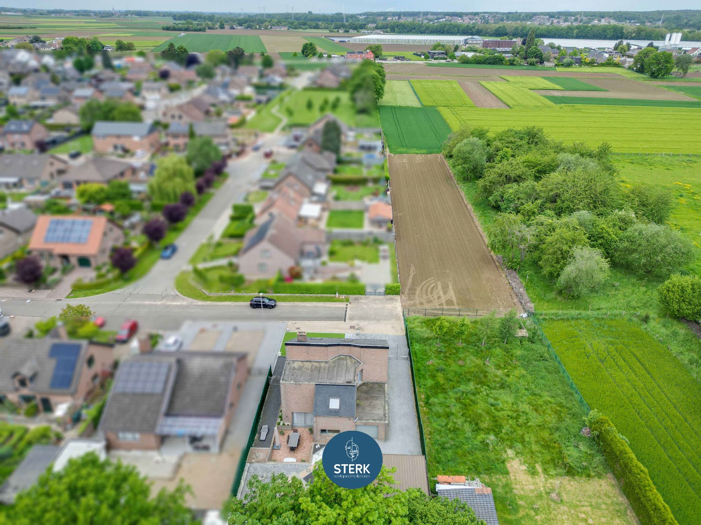 GEZINSWONING MET EEN BEWOONBARE OPP. VAN 311 M² TE VELDWEZELT-LANAKEN ! - foto 4