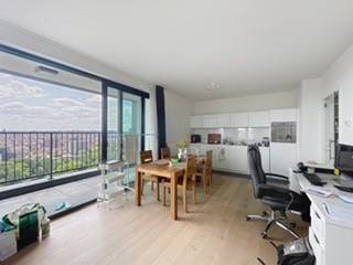 Europese wijk - 68 m² appartement - gelegen op de 18e verdieping, 27m² woonkamer, volledig uitgeruste keuken, bijkeuken, apart toilet, garderobe,...