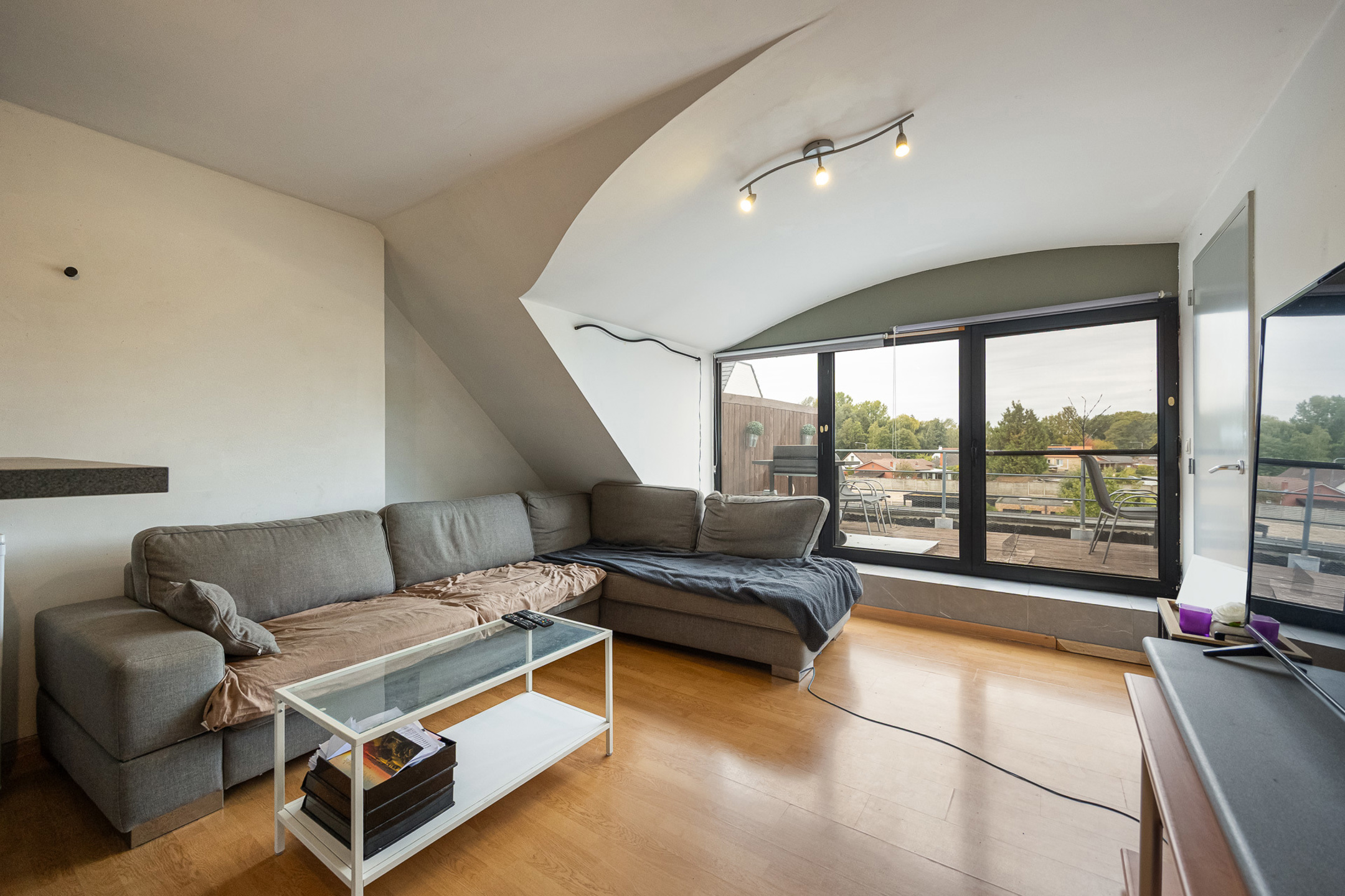 Gezellig dakappartement met groot terras - Ideaal voor starters of investeerders - foto 1