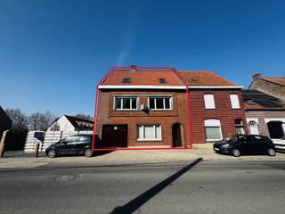Ledegem - Ruime woning met veel mogelijkheden.Nabij het centrum van Ledegem op een ideale locatie bevindt deze halfopen woning met veel ruimte en...