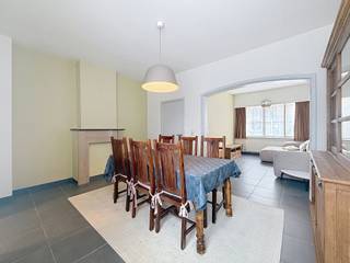 Nieuwkerkenstraat 285: Gezellige woning met indeling als volgt: Lichtrijke living, aparte keuken, eerste badkamer met douche, kelder, tuin,...
