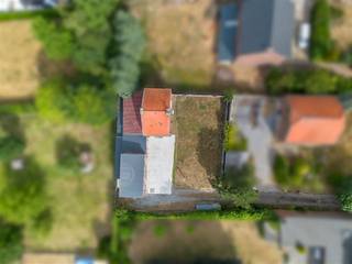 Op zoek naar een woning waar je helemaal je eigen stempel op kan drukken? Dan is deze charmante woning aan het Kerkplein 4 in Kortenaken precies...