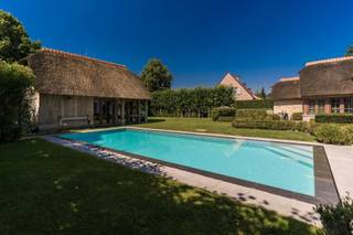 Authentieke hoeve met zwembad en poolhouse op een toplocatie aan het Tivolipark.Bent u op zoek naar een exclusieve villa die luxe en comfort...