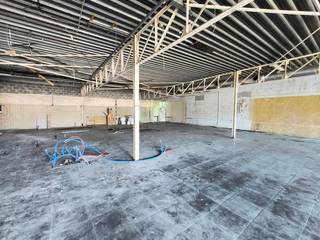 Handelspand van 300 m² te huur op topligging in Sint-Andries, Brugge!Dit handelspand bestaat uit een gelijkvloerse ruimte van +/- 250 m² van ongeveer...