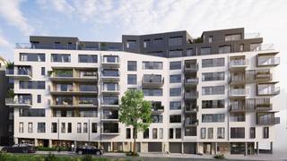 <p><span><strong>Sint-Lambrechts-Woluwe</strong></span> - Ideaal gelegen op de gelijkvloerse verdieping van de residentie Tomowo, geniet deze ruime commerciële ruimte van ±356 m² van een uitstekende zichtbaarheid binnen een nieuwe residentiële buurt in volle ontwikkeling in Sint-Lambrechts-Woluwe. Dankzij haar strategische ligging, in de onmiddellijke nabijheid van de belangrijkste verkeersassen, het openbaar vervoer en bestaande handelszaken, vormt deze locatie een uitstekende uitvalsbasis voor de ontwikkeling van een activiteit met veel passage.</p>
<p>Met een brede commerciële gevel en een aparte leveringsingang bestaat de unit uit ruime, volledig moduleerbare open ruimtes, wat een grote flexibiliteit biedt op het vlak van inrichting volgens de specifieke behoeften. De configuratie is perfect geschikt voor de uitbating van een voedingszaak, een gespecialiseerde winkel, een buurtsupermarkt, een bioconcept of een premium traiteur.</p>
<p>In een context waarin het commerciële aanbod van de wijk volop evolueert, vormt deze oppervlakte een zeldzame vestigingskans voor een speler die wil inspelen op een groeiende lokale vraag.</p>
<p>De ruimte biedt de mogelijkheid om een royale verkoopoppervlakte te combineren met functionele opslagruimtes en backofficezones. De ligging binnen een moderne en groene residentiële omgeving vormt een echte troef om een trouwe en terugkerende klantenkring aan te trekken.</p>
<p>Een ideale opportuniteit voor enseignes die op zoek zijn naar zichtbaarheid, bereikbaarheid en ontwikkelingspotentieel in het hart van een dynamische residentiële wijk. Casco Verkocht.</p>
