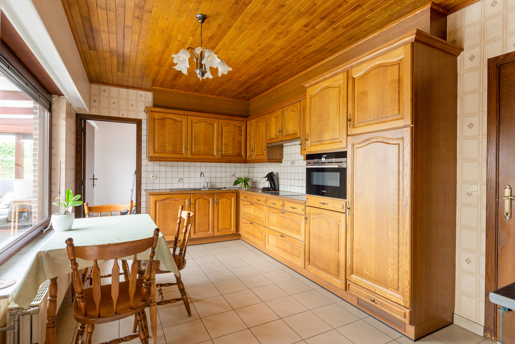 Vrijstaande woning met een prachtig perceel, serre en garage - foto 4