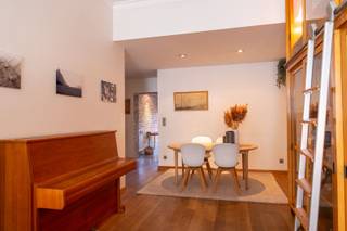 Ruime instapklare woning met 4 slaapkamers, zonnige tuin en EPC B in een rustige straat<br /><br />Op zoek naar een instapklare woning met veel ruimte, licht en een gezellige buitenruimte? Dan is deze karaktervolle woning in de rustige Generaal Mahieustraat absoluut een bezoek waard.<br /><br />Deze ruime woning combineert comfortabel wonen met een praktische indeling en een uitstekende ligging op wandel- en fietsafstand van winkels, scholen en openbaar vervoer.<br /><br />Op het gelijkvloers bevindt zich een lichtrijke leefruimte met aansluitend een volledig uitgeruste keuken. Vanuit de keuken heeft u directe toegang tot het terras en de zonnige tuin met luifel. Verder beschikt het gelijkvloers over een apart gastentoilet, een praktische berging en een grote droge kelder.<br /><br />De eerste verdieping omvat twee ruime slaapkamers en een recent gerenoveerde badkamer. Op de tweede verdieping bevinden zich nog twee volwaardige kamers die perfect kunnen dienen als slaapkamer, bureau, hobbyruimte of logeerkamer.<br /><br />Dankzij de vier volwaardige kamers, het EPC-label B en de centrale ligging biedt deze woning een ideale combinatie van ruimte, comfort en energiezuinig wonen.<br /><br />**Extra troeven**<br />✓ EPC label B incl. nieuwe condensatieketel (2025)<br />✓ 4 ruime en flexibel inzetbare kamers<br />✓ Zonnige tuin met terras en luifel<br />✓ Gerenoveerde badkamer<br />✓ Recente kwalitatieve keukentoestellen<br />✓ Elektrische installatie conform<br />✓ Asbestvrij<br />✓ Grote droge kelder en aparte berging<br />✓ Rolluiken en vliegenramen aanwezig<br />✓ Mogelijkheid tot overname huur garage<br />✓ Rustige maar centrale ligging<br /><br />📞 Interesse? Contacteer ons vandaag nog voor een bezoek via 0499/56.74.32 of via schweiger_diana@hotmail.com.<br /><br />Privéverkoop — gelieve geen contact op te nemen door immokantoren of vastgoedmakelaars.