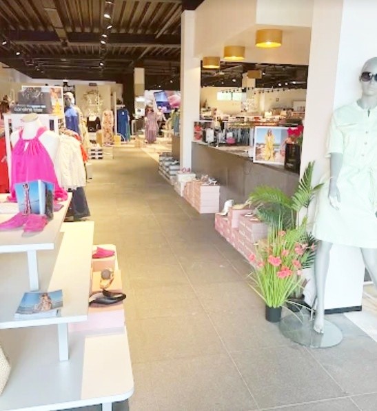 COMMERCIEEL PAND OP TOPLIGGING IN KUURNE NAAST CARDOEN EN MAZDA - foto 3