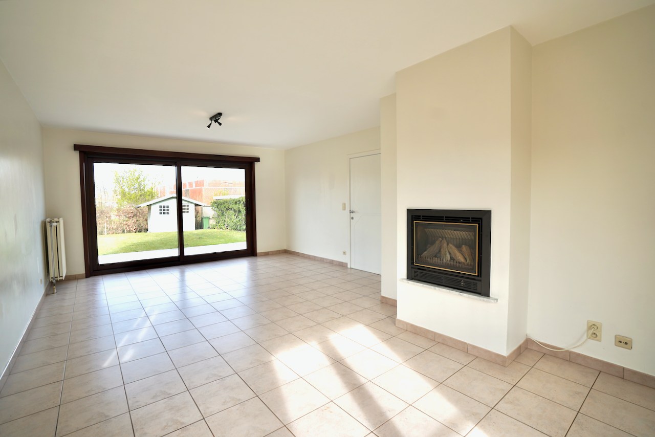 Instapklaar woonhuis in woonwijk te Eeklo! - foto 4