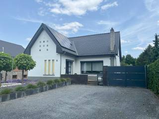 Ruime Open Bebouwing met 4 slaapkamers, 2 badkamers en tuin te koop te Diest, Diesterestraat 67.De woning is rustig geleden te Molenstede op een...