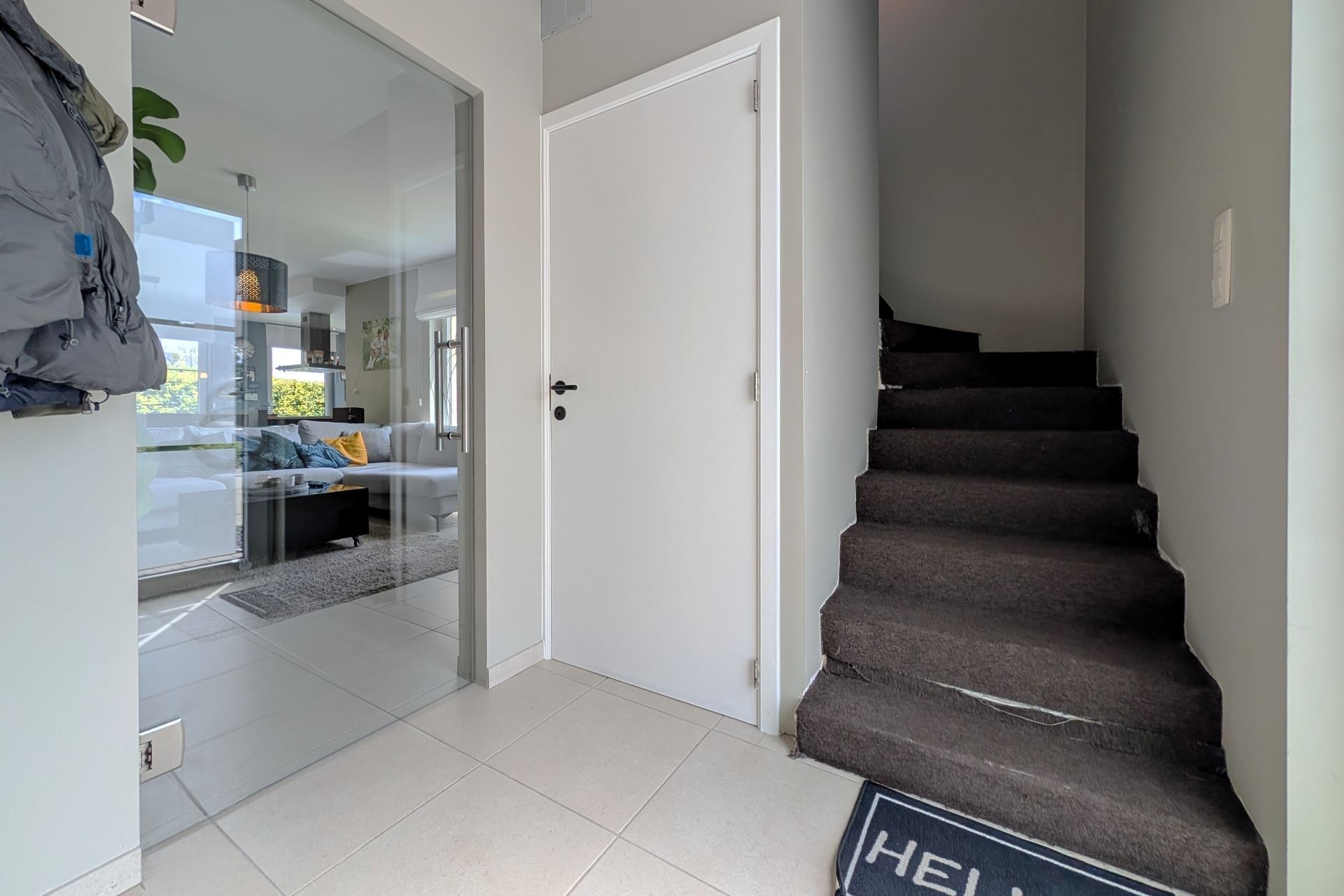 Instapklare halfopen woning met 3 slaapkamers en zwembad te Bilzen - foto 3