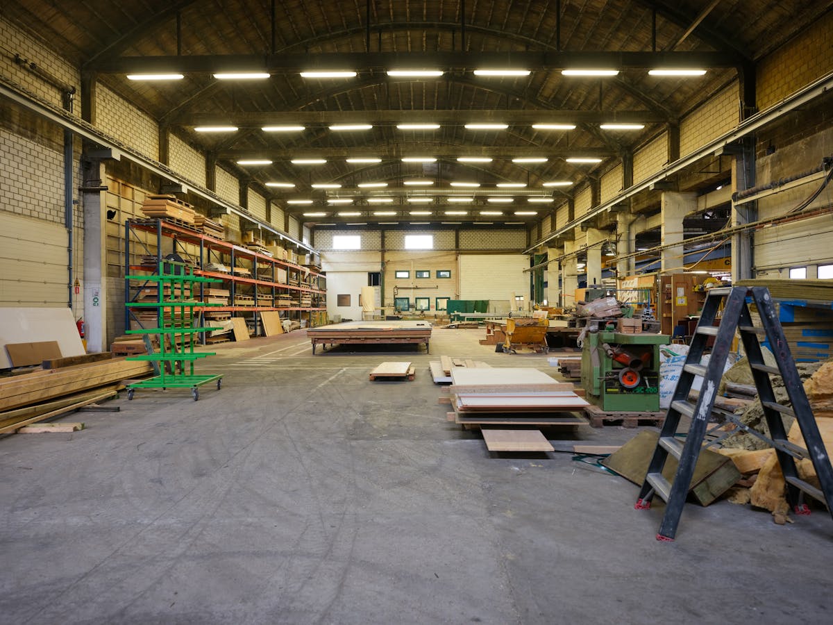 Industriële site gelegen op het kruispunt van R4 en N9 - foto 5