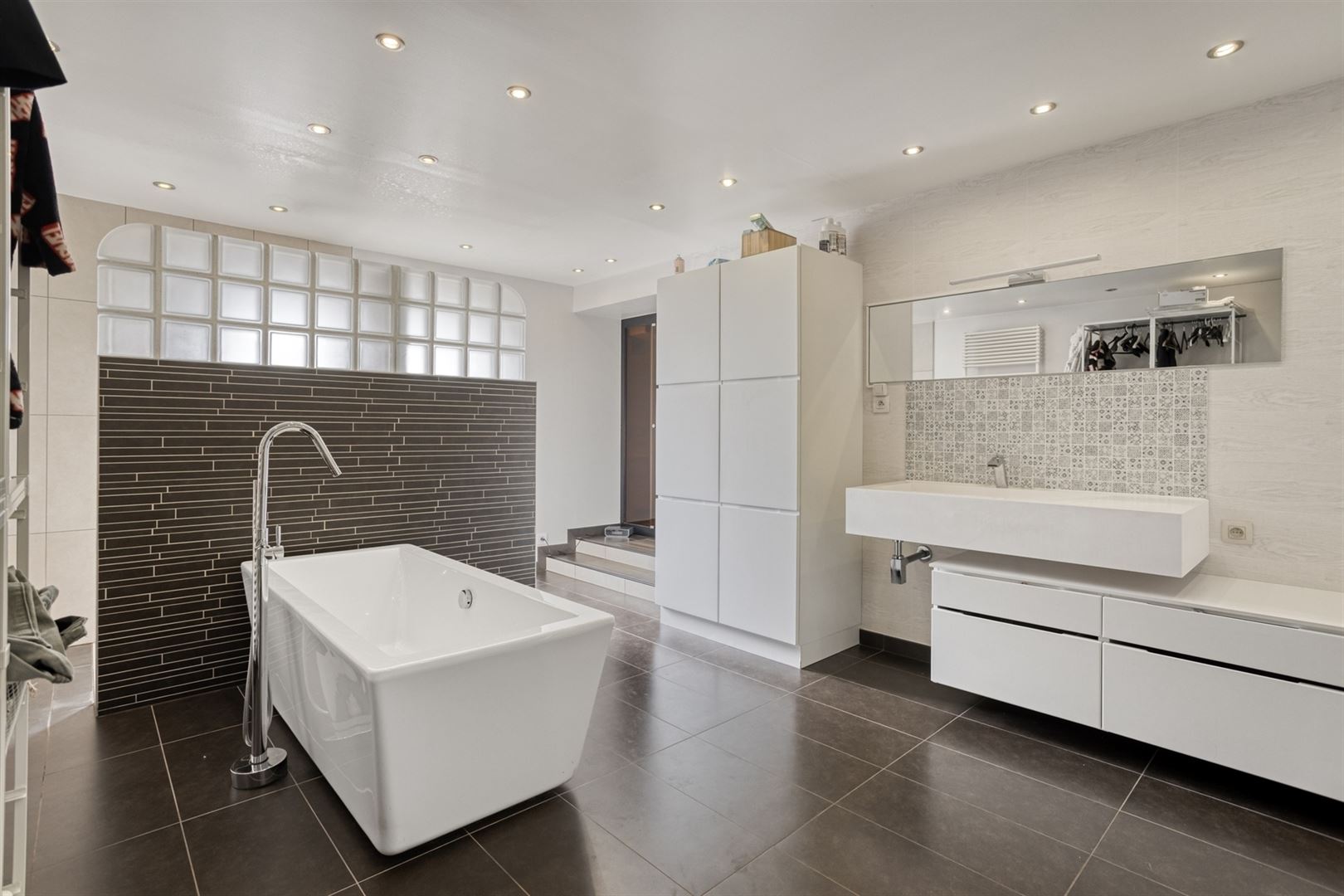 Ruime woning met handelszaak op TOPlocatie - foto 5