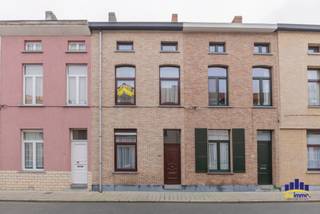 Deze woning bevat heel wat mogelijkheden & is gelegen op een gunstige locatie in Ledeberg, vlakbij het openbaar vervoer en op fietsafstand...