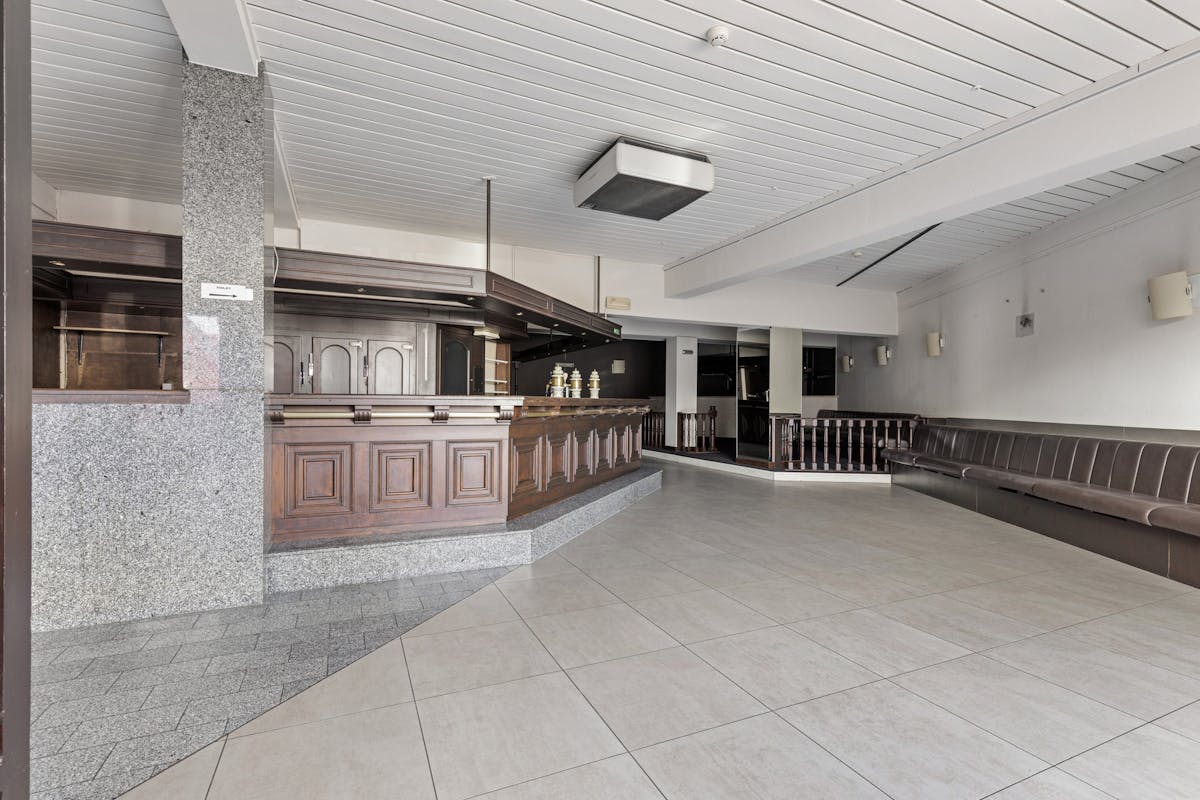 Commercieel pand te koop in het centrum van Sint-Kruis - foto 5