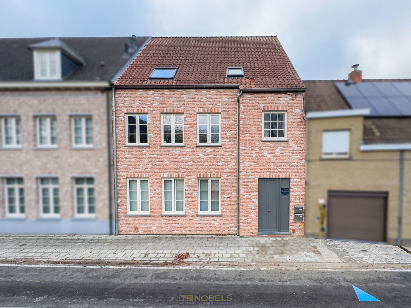 Te koop, Verzorgd appartementsgebouw met 2 wooneenheden en garages op centrale ligging te Nazareth! - foto 1