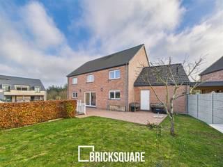 GEMBLOUX - At the end of a private, enclosed residential area, you'll find this spacious 4-fronted house with 197 m² of living space. It benefits...