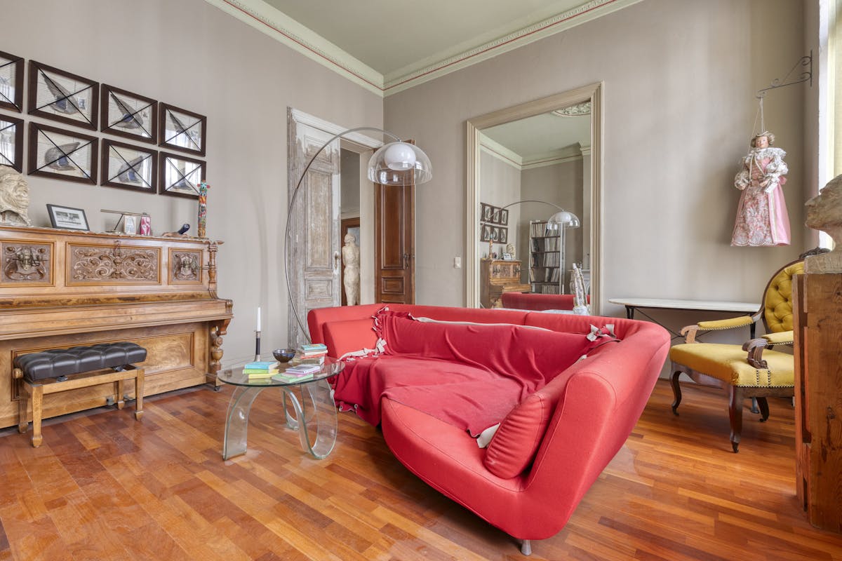 Beautiful mansion with a city garden for sale! - photo 4