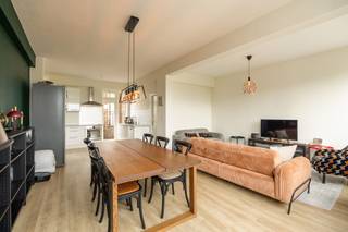 Op de 4de verdieping bevindt zich dit perfect onderhouden en instapklare appartement van 92 m² met 2 slaapkamers en een gunstig EPC-label C.De...