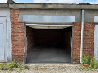 HOBOKEN | GARAGEBOX MET MANUELE KANTELPOORT GELEGEN IN DE OUDESTRAAT 52 |geen nutsvoorzieningen | D 5,5m x B 3,3m | Centrum Hoboken ...
