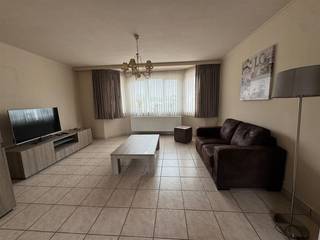 Ruim gelijkvloers appartement met 2 slaapkamers, terras en autostaanplaats te Kinrooi. ALGEMEEN:- Appartement gelegen op de gelijkvloerse...