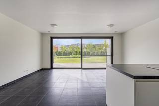 This new build apartment in Lennik is located close to the town centre with shops and restaurants nearby. Situated on the ground floor and built...