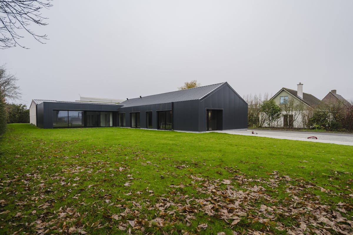 Bâtiment commercial prêt à emménager à vendre à Poperinge - photo 2