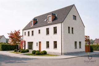 Tijdloze halfopen nieuwbouwwoning BEN-woning met warme uitstraling nabij Oud-Schilde dorp.Deze instapklare bel-étage woning met 218 m² bewoonbare...