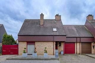 Deze lichtrijke, energiezuinige en instapklare woning op het Broedersveld is het voorlaatste huis in een doodlopend straatje met veel groen...