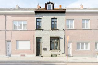 <p><br /></p><p><span>Deze ruime gezinswoning in de Marius Duchestraat in Vilvoorde combineert een aangename woonoppervlakte met een praktische indeling. </span></p><p><span>Met een bewoonbare oppervlakte van 150m2, vier slaapkamers en twee badkamers biedt deze woning volop ruimte voor gezinnen of wie nood heeft aan extra ruimte. </span></p><p><span>De woning beschikt over een EPC D, waardoor er geen renovatieplicht geldt. Bovendien is de elektrische installatie conform, wat zorgt voor extra gemoedsrust. </span></p><p><span>Achteraan beschikt de woning ook over een gezellige koer. </span></p><p><br /></p><p><strong>Belangrijke ruimtes:</strong></p><ul><li>Ruime leefruimte </li><li>Keuken met praktische indelinG</li><li>Vier slaapkamers</li><li>Twee badkamers voor extra comfort</li><li>Koer</li><li>Kelder</li></ul><p><strong>Troeven:</strong><span> </span></p><ul><li>Vier slaapkamers</li><li>twee badkamers</li><li>elektrische installatie conform</li><li>EPC D </li></ul><p><span>Graag een bezoek? Contacteer ons op 02 270 90 75! </span></p>