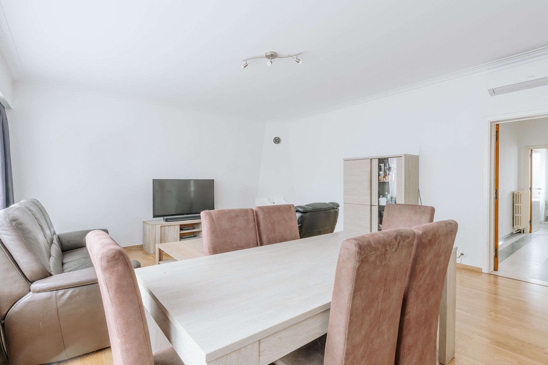 Groot en lichtrijk appartement in het centrum van Wilrijk! - foto 4
