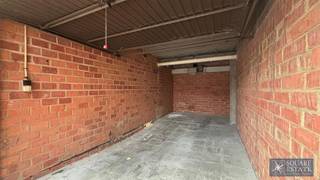 Square Estate biedt u deze garagebox te huur aan, gelegen in Neder-Over-Heembeek. Onmiddellijk beschikbaar. Voor meer informatie of om een bezoek te...
