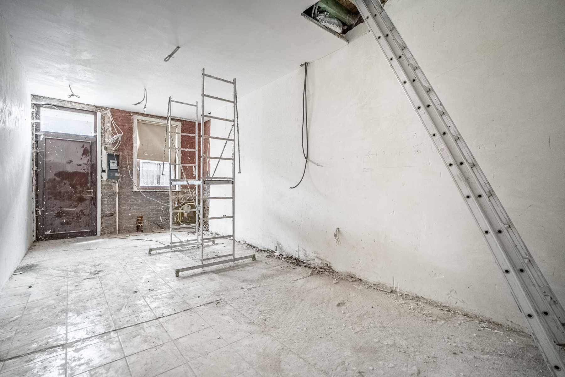Te renoveren woning met veel potentieel - foto 3