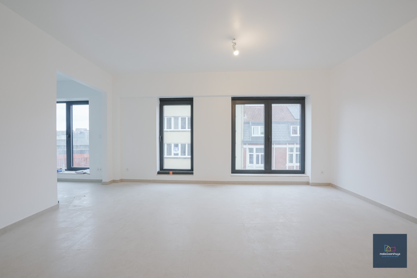Gunstig gelegen en recent gelijkvloers 2 slaapkamerappartement met koer. - foto 4