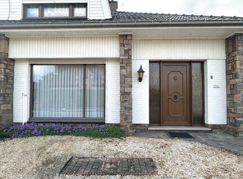 Halfopen bebouwing met oprit, garage en koer - foto 2