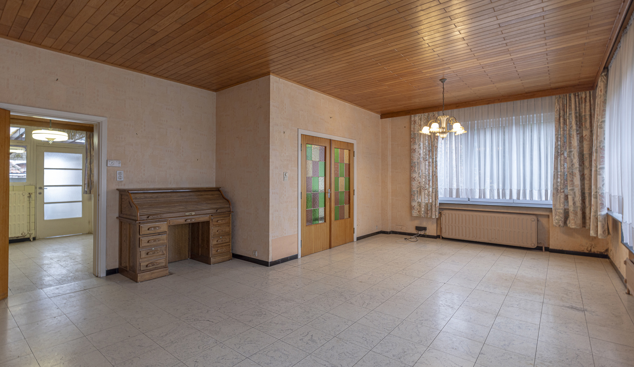 Ruime te renoveren woning, op groot perceel met loods. - foto 3