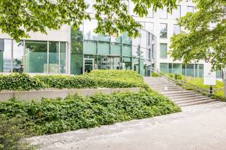 Offices for rent ideally located in the immediate vicinity of the E19, between the centre of Vilvoorde and Grimbergen.<br />Surface area: 1.454 sqm.<br />Excl. charges.<br />Single parking: 1,500 €/space/year.<br />Double parking: 1,000 €/space/year.<br />Fire insurance: 0,97 €/sqm/year.<br />Regional tax: 0,04 €/sqm/year.