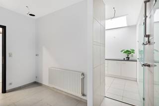 Espace de bureau / rez-de-chaussée commercial avec diverses possibilités, idéalement situé dans le centre du village rural de...