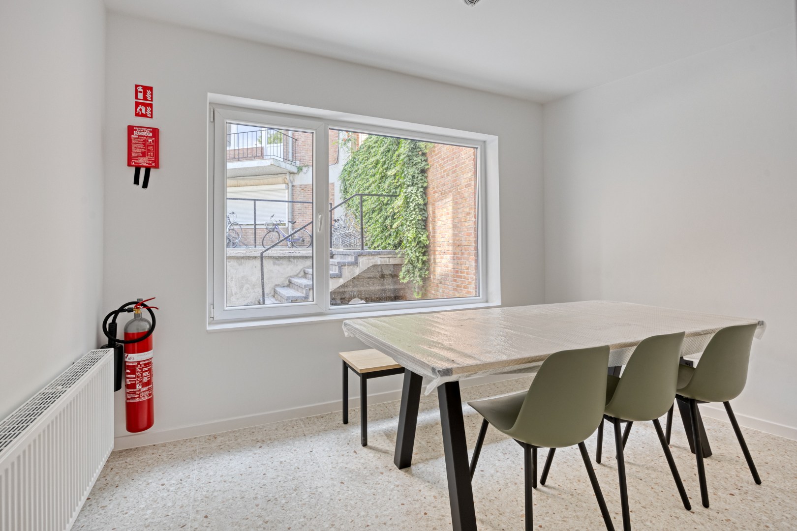 Volledig gerenoveerde studentenkamer in residentie met 29 studentenkamers met eigen sanitair en terras in hartje Leuven - EPC label A! - foto 4