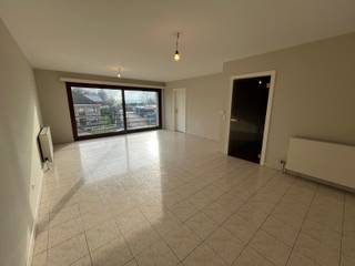 Dit instapklaar appartement bevindt zich in de stijlvolle residentie "Koningenvest" op de tweede verdieping. Het is enorm lichtrijk en bevat...