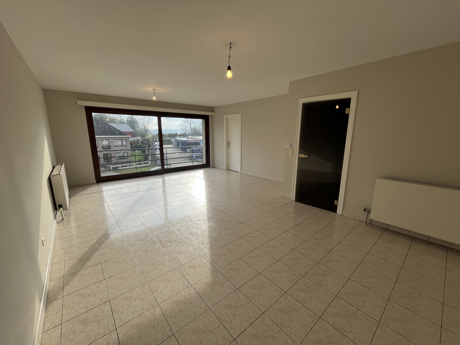 App. met 2 slpk, 2 terrassen en garagebox nabij centrum - foto 2