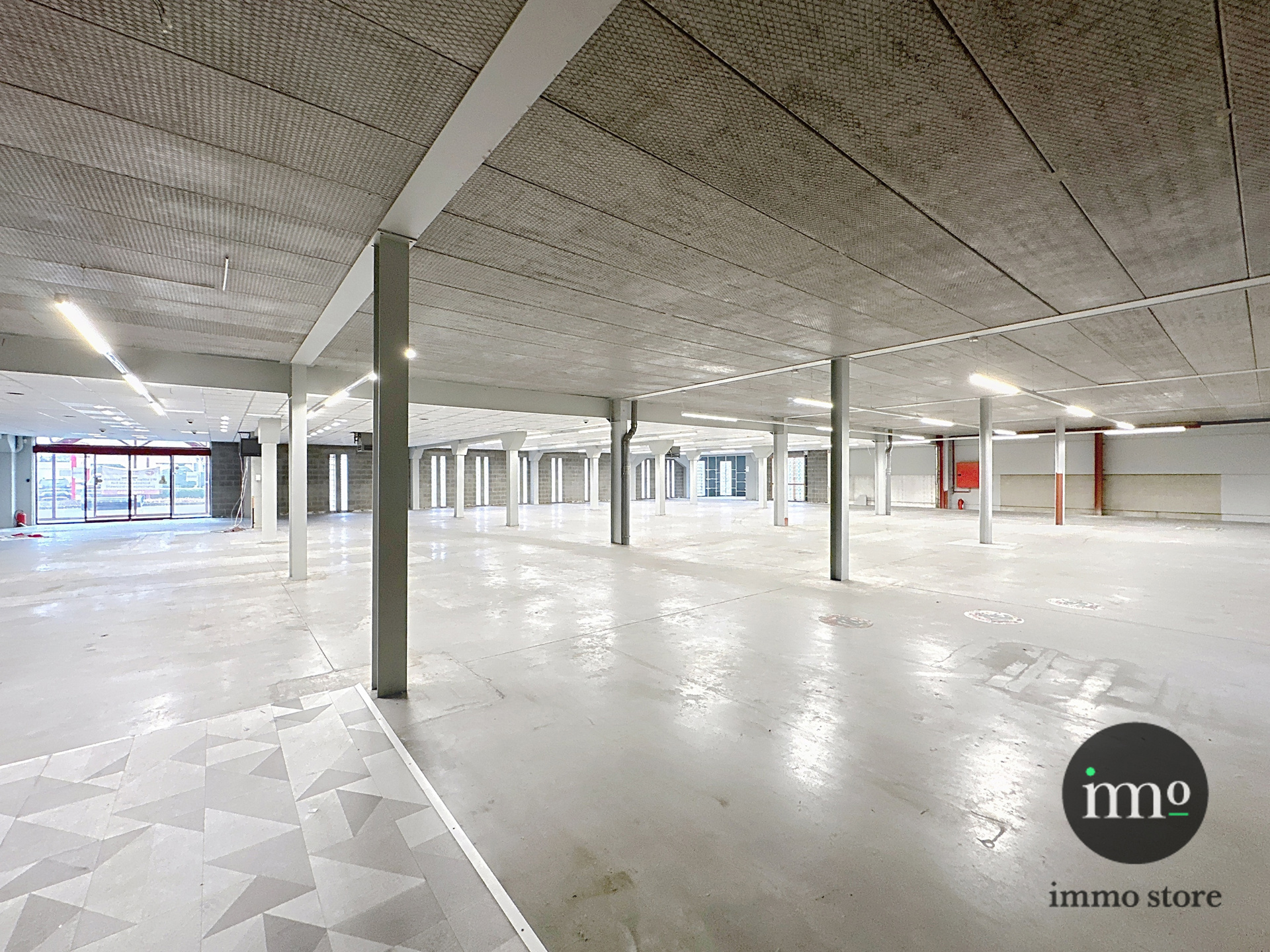 Opslagruimte, commerciële ruimte, burelen en 2 appartementen - foto 4