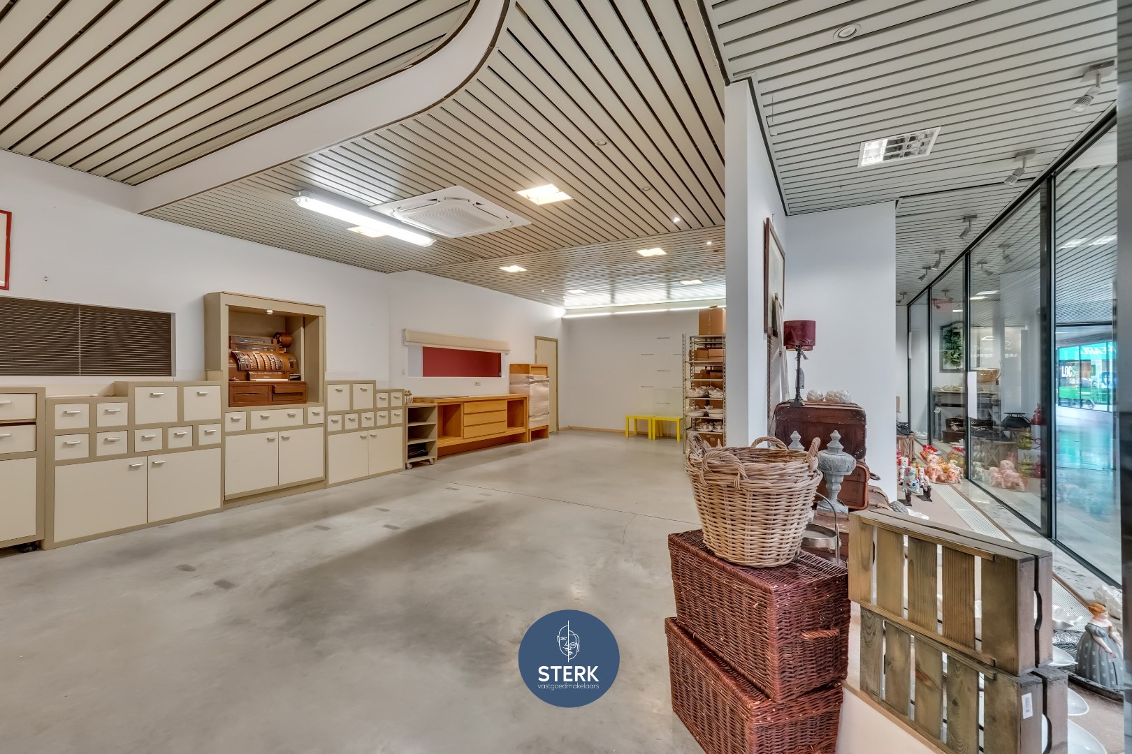 COMMERCIEEL PAND VAN 175 M² IN PASSAGE BEGAS, GELEGEN IN HARTJE LANAKEN ! - foto 5