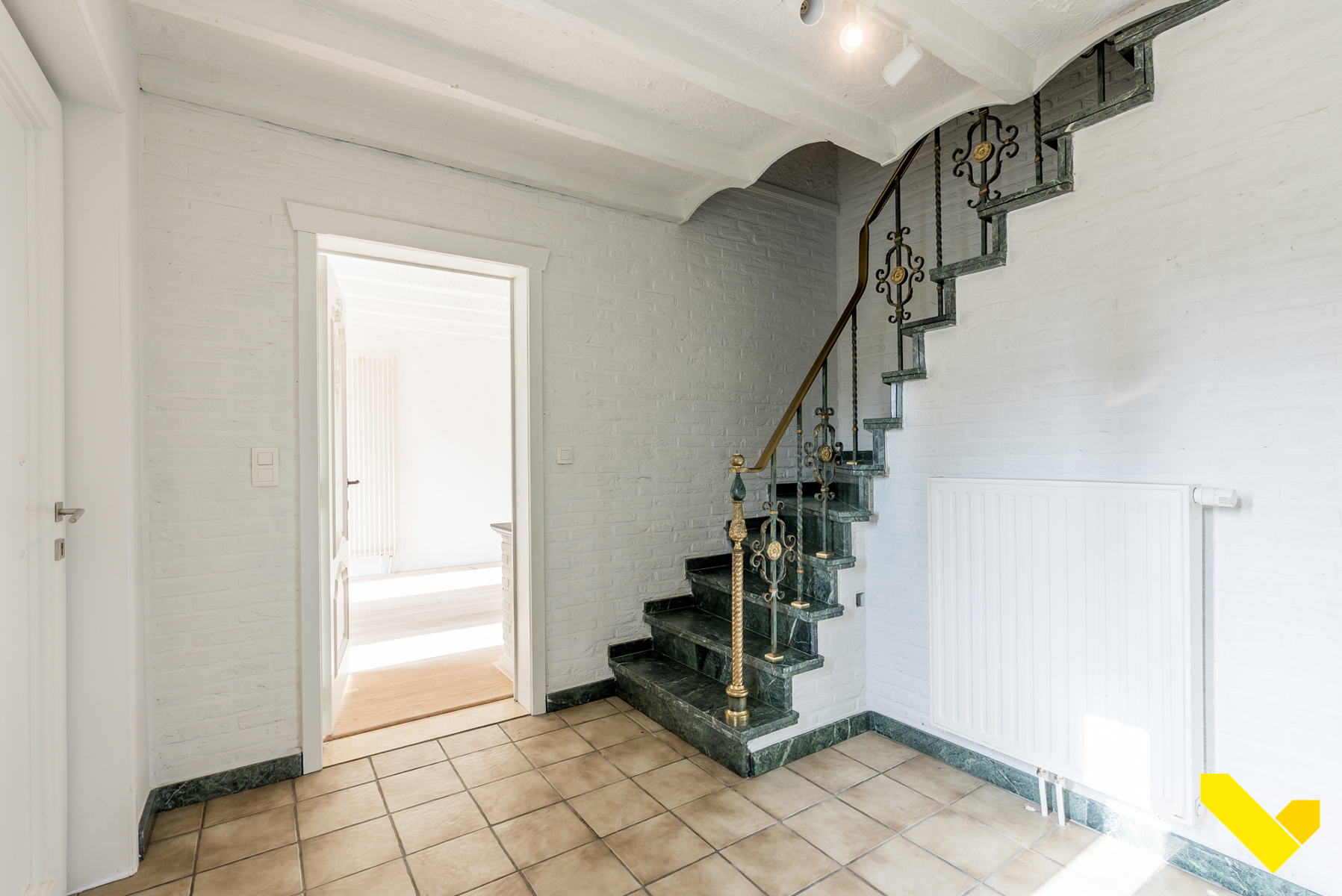 Prachtige gerenoveerde open bebouwing met 3 slaapkamers - foto 4