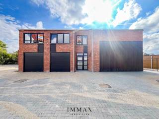 Renovated semi-detached house with 3 full bedrooms, 2 bathrooms, indoor garage and south-west facing garden in Moerkerke.Thanks to its convenient...