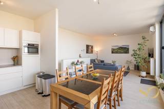 <p>In a high-end residential building dating from 2016, ideally located close to all amenities and major transport links, we offer this stunning duplex on the 11th and 12th floors with panoramic views over Brussels. The property is laid out as follows: entrance hall with cloakroom, two bedrooms with access to a terrace of ±13 m², bathroom, private laundry room and separate WC. On the upper level: a vast, light-filled living/dining room with air conditioning, fully equipped kitchen, and a magnificent west-facing terrace of ±20 m² offering unobstructed views across the entire city. Large storage cellar in the basement. Compliant electrical installation and a smart dual-rate meter. EPC: C+. Parking space available: €25,000. <br />A rare property combining natural light, quality finishes and an exceptional view!</p>