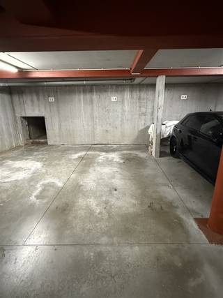 Autostaanplaats te huur in privé residentie gelegen te Kapellelaan 382, 1860 Meise.Meer info of een bezoek ter plaatse? Contacteer ons via 02 460...