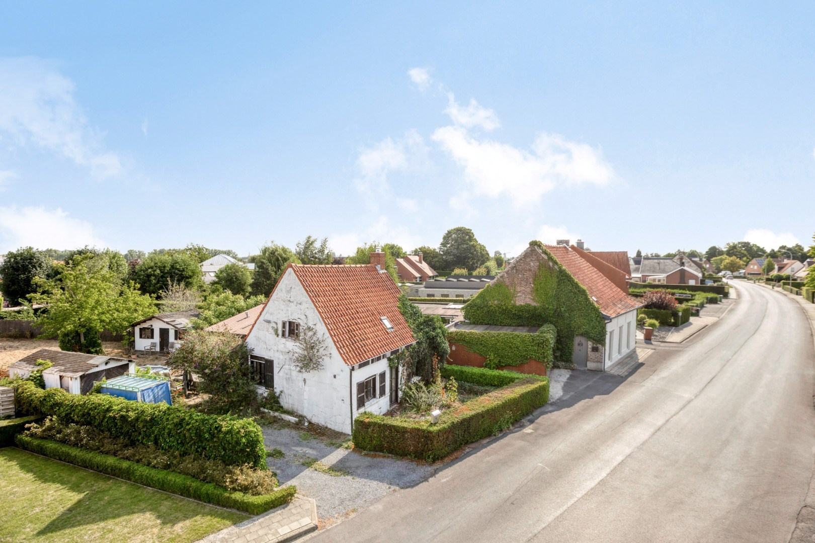 Te renoveren woning op 570 m2 in een rustige buurt! - foto 2