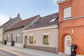 *** KIJKDAG ZATERDAG 23/08 tussen 13uur - 16uur *** OP AFSPRAAK *** Deze instapklare woning is gelegen op wandelafstand van...
