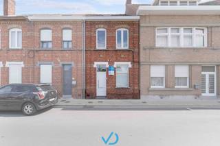 Op wandelafstand van de charmante Vestingen van Ieper vinden we deze volledig gerenoveerde, instapklare woning. Dankzij de centrale ligging bevind...